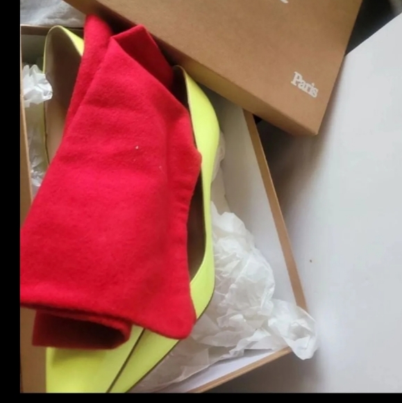 Christian Louboutin Pump - Picture 5 of 6